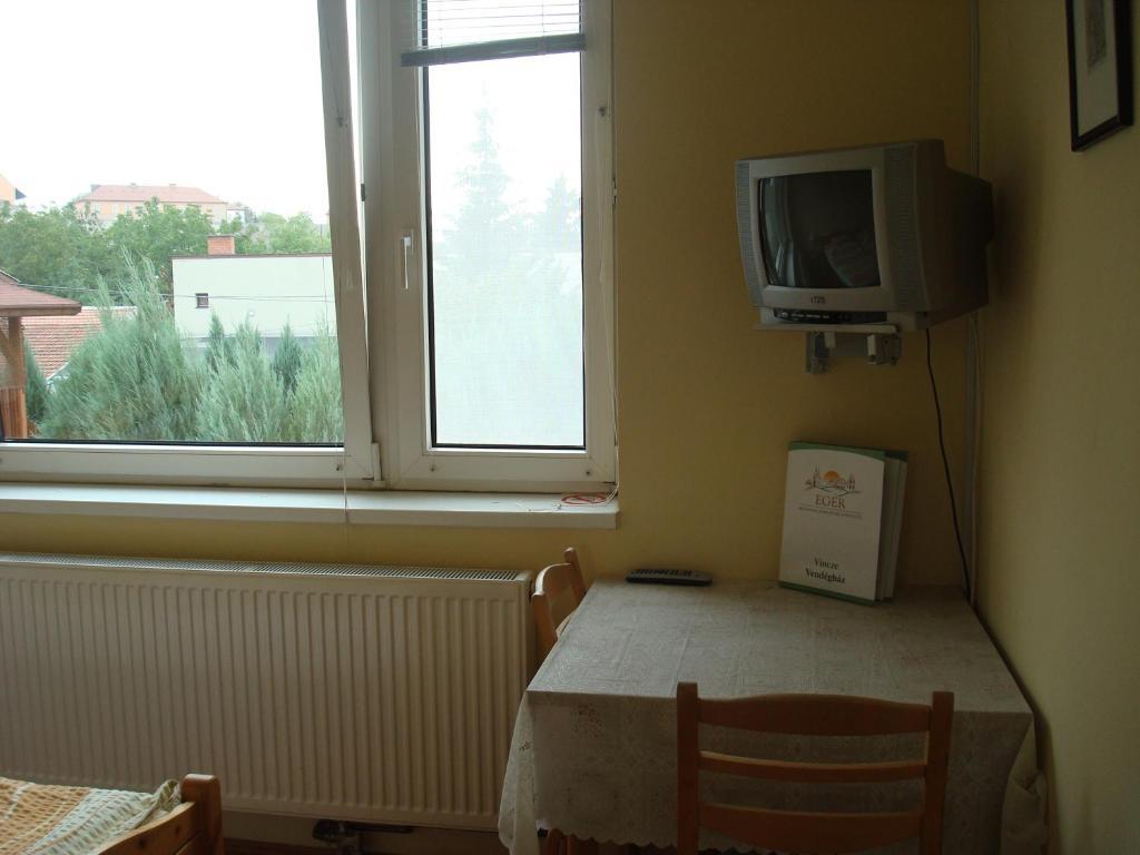 Vincze Vendeghaz Apartment Eger Phòng bức ảnh